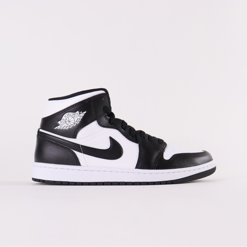 NIKE AIR JORDAN 1 MID PANDA(WOMEN’s RELEASE SEE SIZE CONVERSION)